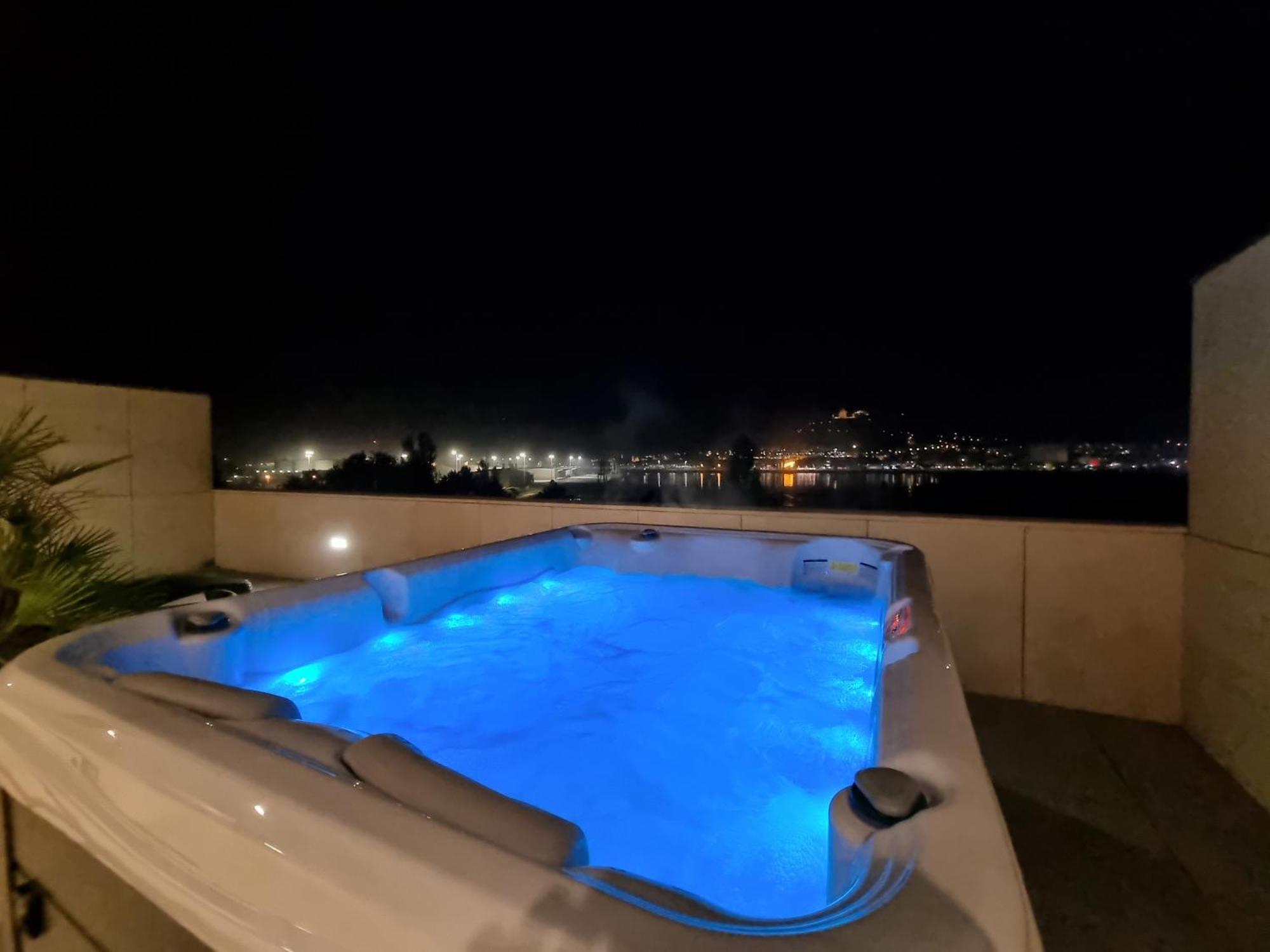 River Town View - Luxury Apartment With Jacuzzi On Terrace Viana do Castelo Exteriér fotografie